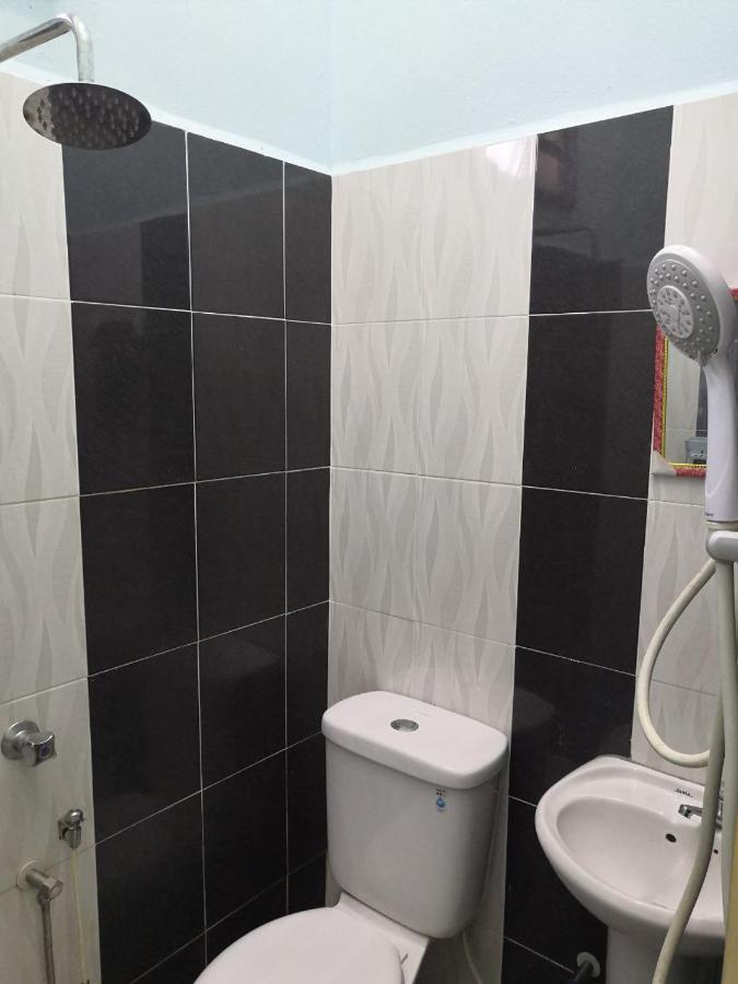 Ummi'S Homestay Besut カンポン・クアラ・ベシュット エクステリア 写真