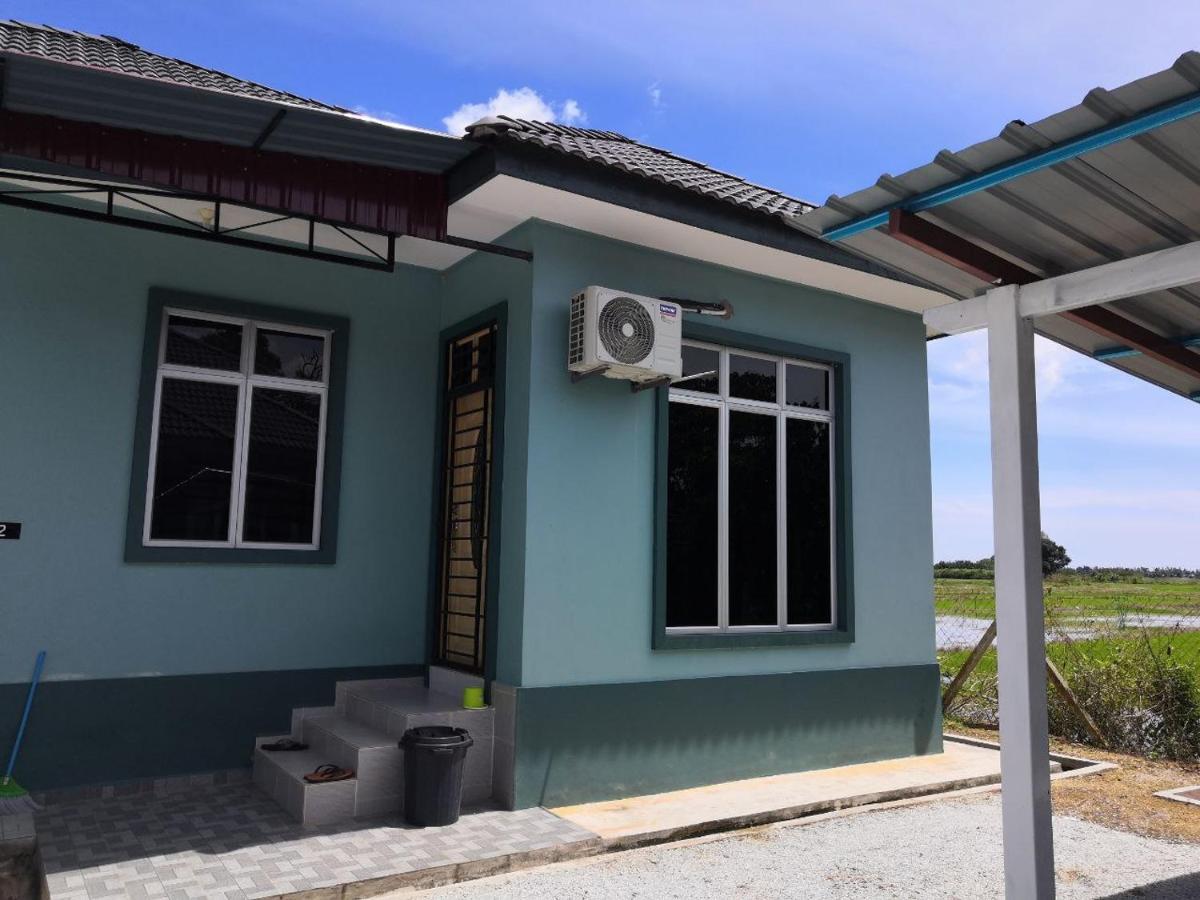 Ummi'S Homestay Besut カンポン・クアラ・ベシュット エクステリア 写真