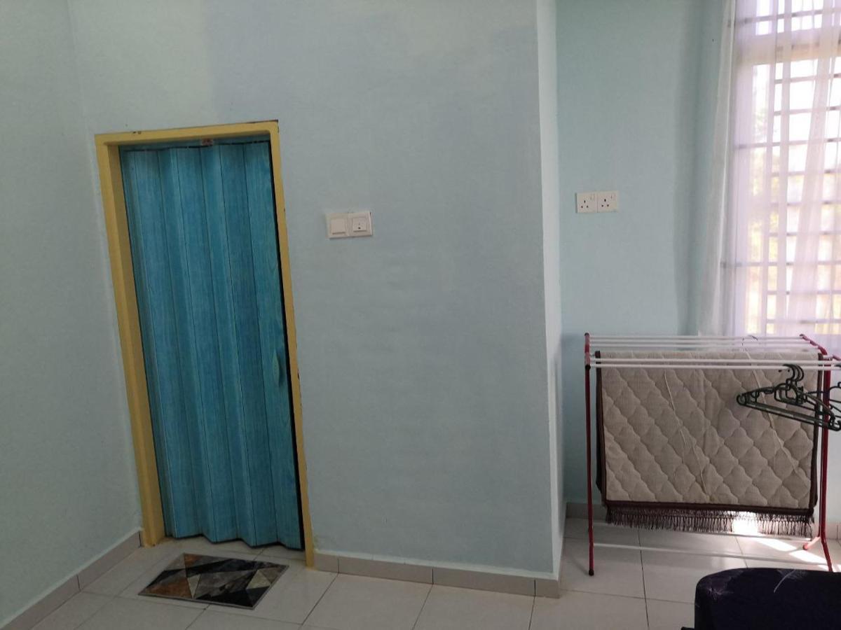 Ummi'S Homestay Besut カンポン・クアラ・ベシュット エクステリア 写真