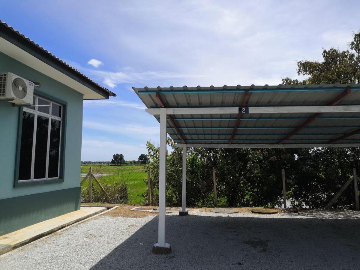 Ummi'S Homestay Besut カンポン・クアラ・ベシュット エクステリア 写真
