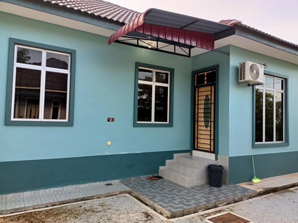 Ummi'S Homestay Besut カンポン・クアラ・ベシュット エクステリア 写真
